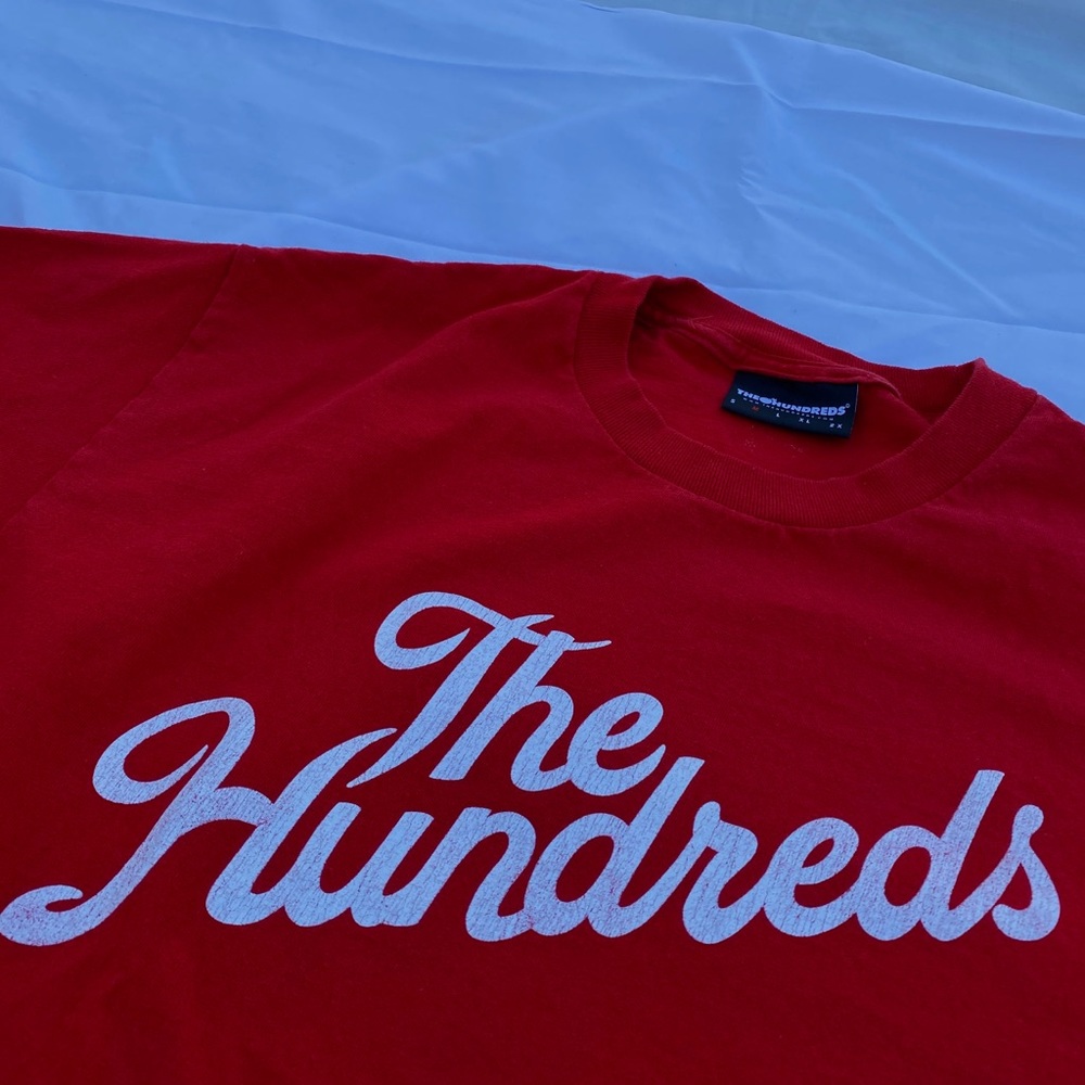 Red the hundreds tee